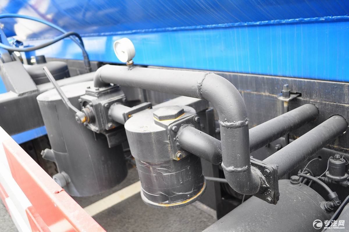 东风多利卡D9吸污车油气分离器与水汽分离器