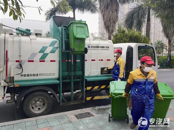 “高大上”的新版餐厨垃圾运转车，开始在湖里和海沧“持证上岗”。