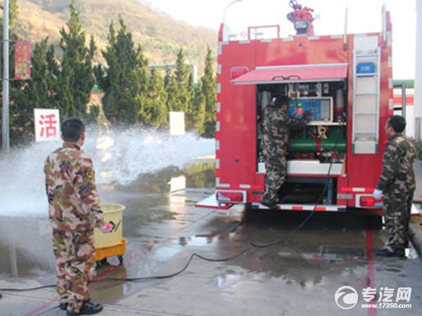 大榭新置200万水罐泡沫消防车投入使用
