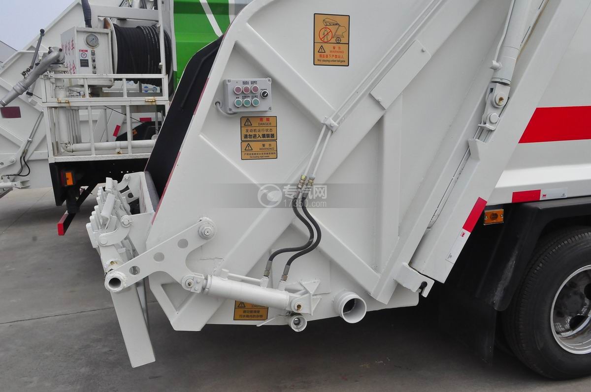 东风福瑞卡压缩式垃圾车液压举升安全回路
