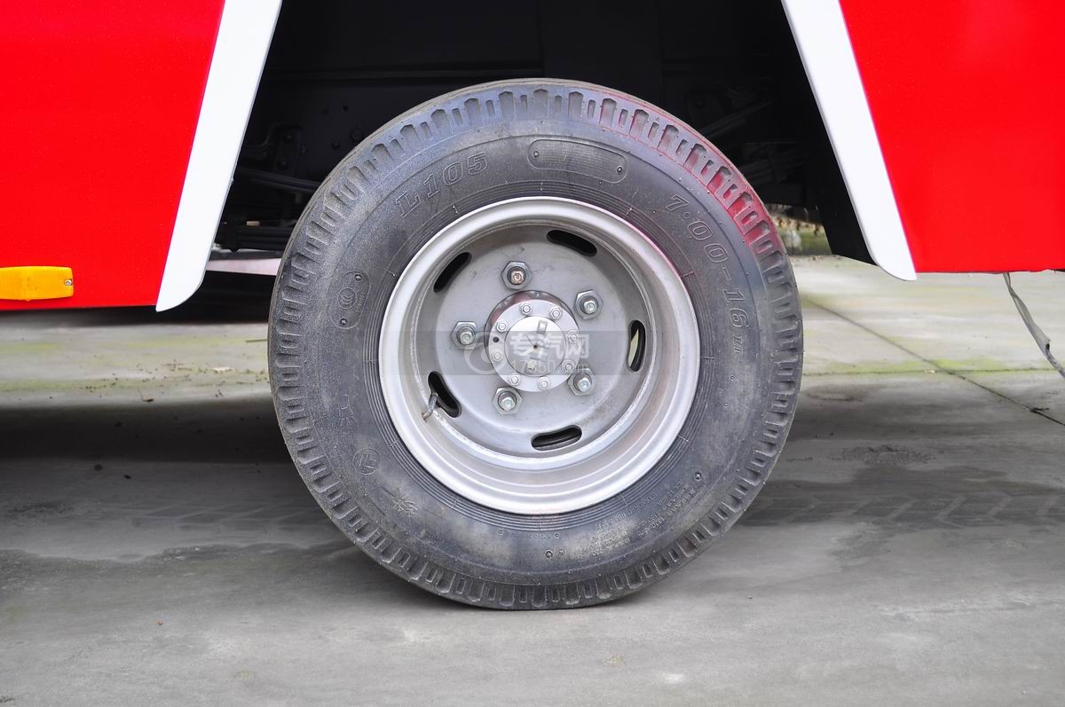 五十铃水罐消防车后轮轮胎