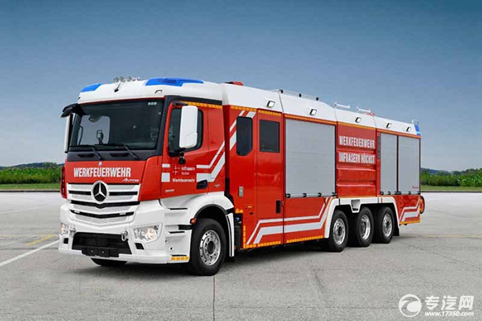 奔驰Antos3251底盘卢森堡亚三剂联用消防车交付