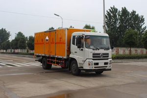 东风天锦单桥腐蚀性物品厢式运输车（黄）