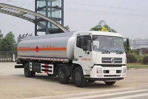 東風(fēng)天錦小三軸運(yùn)油車