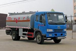 解放悍威单桥国五13.7方运油车