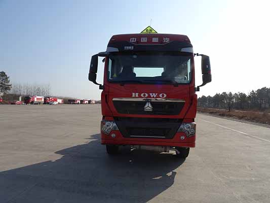 牵引汽车 整车参数 6725×2496×3335 18005 6x2 中国重型汽车集团