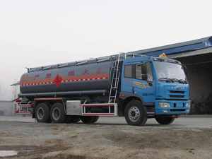 解放悍威后雙橋加油車
