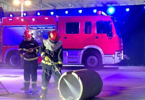 冷态切割抢险救援消防车国内研制成功，切割工作演示