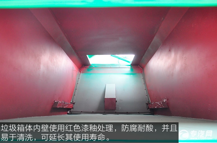 垃圾箱体内壁使用红色漆釉处理