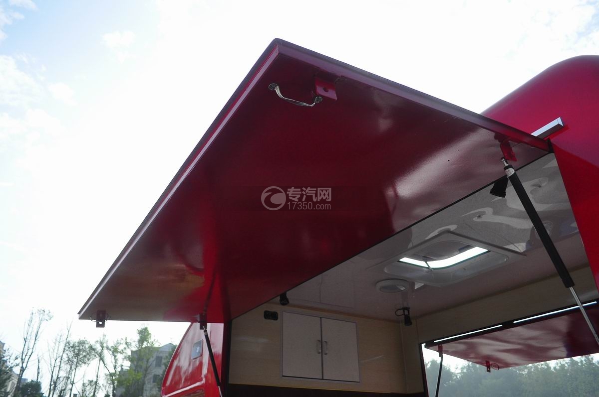 福田伽途T3流动售货车(大红)液压侧车窗
