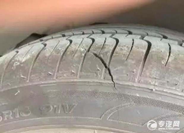 轮胎侧壁裂纹