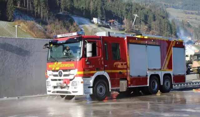 安普全新工业消防救援车交付戴姆勒集团