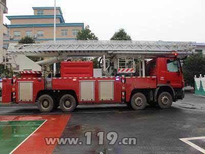 零陵消防购置54米举高消防车正式投入执勤