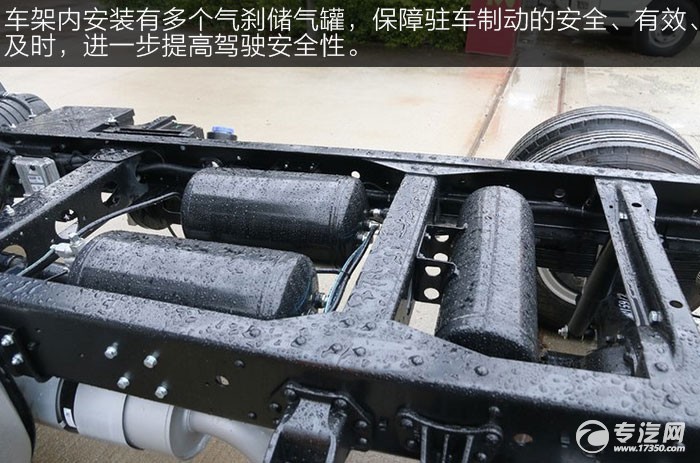 中国重汽HOWO悍将143马力4.2米单排轻卡气刹储气罐