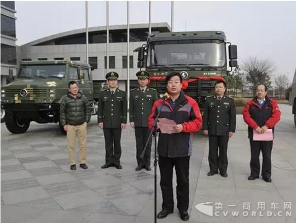 陕汽向武警北京总队交付了SX2300天安门广场指挥车