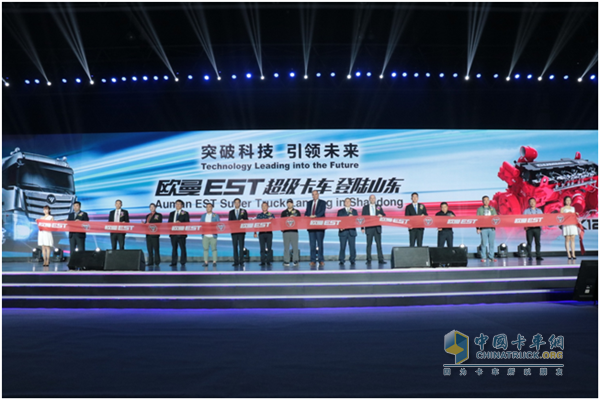 “闯入”物流重地 中国首款超级卡车欧曼EST登陆山东