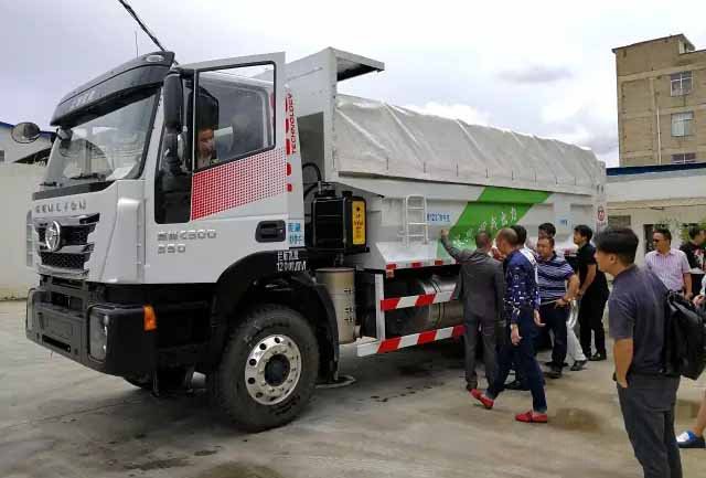 昆明渣土车协会领导参观指导红岩渣土车