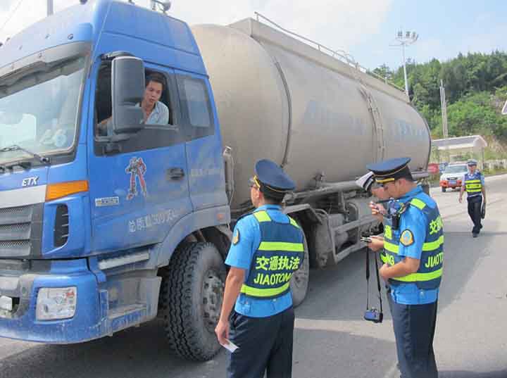 桂林嚴查超限 查處超限車879輛次