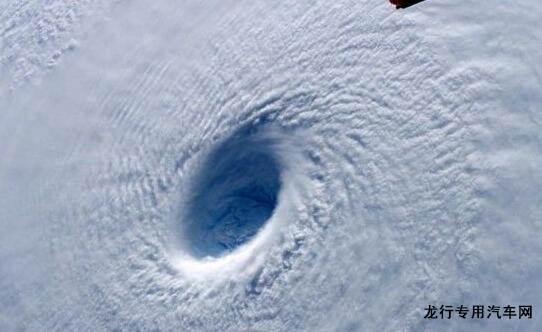 台风“天鸽”余威肆虐西南 台风天气行车安全指南