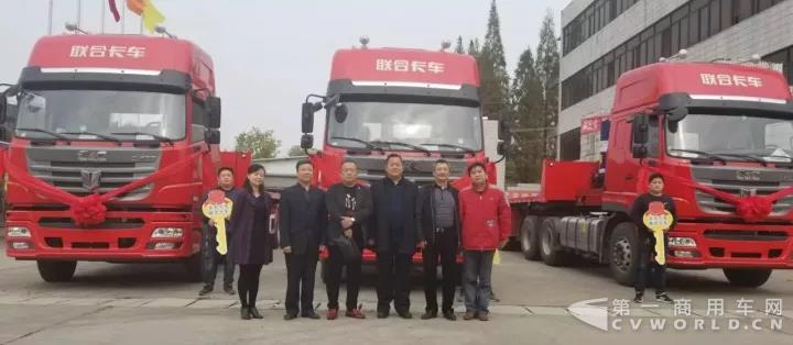 自重僅8.1噸 20輛聯(lián)合卡車E400交付淮南礦業(yè)