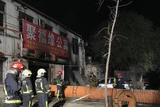 北京大兴发生火灾：34台消防车赴现场 明火被扑灭