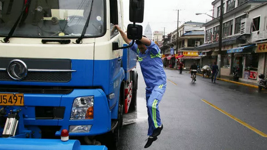 助力都市綠水藍天，90輛東風(fēng)工程車交付上海奉環(huán)