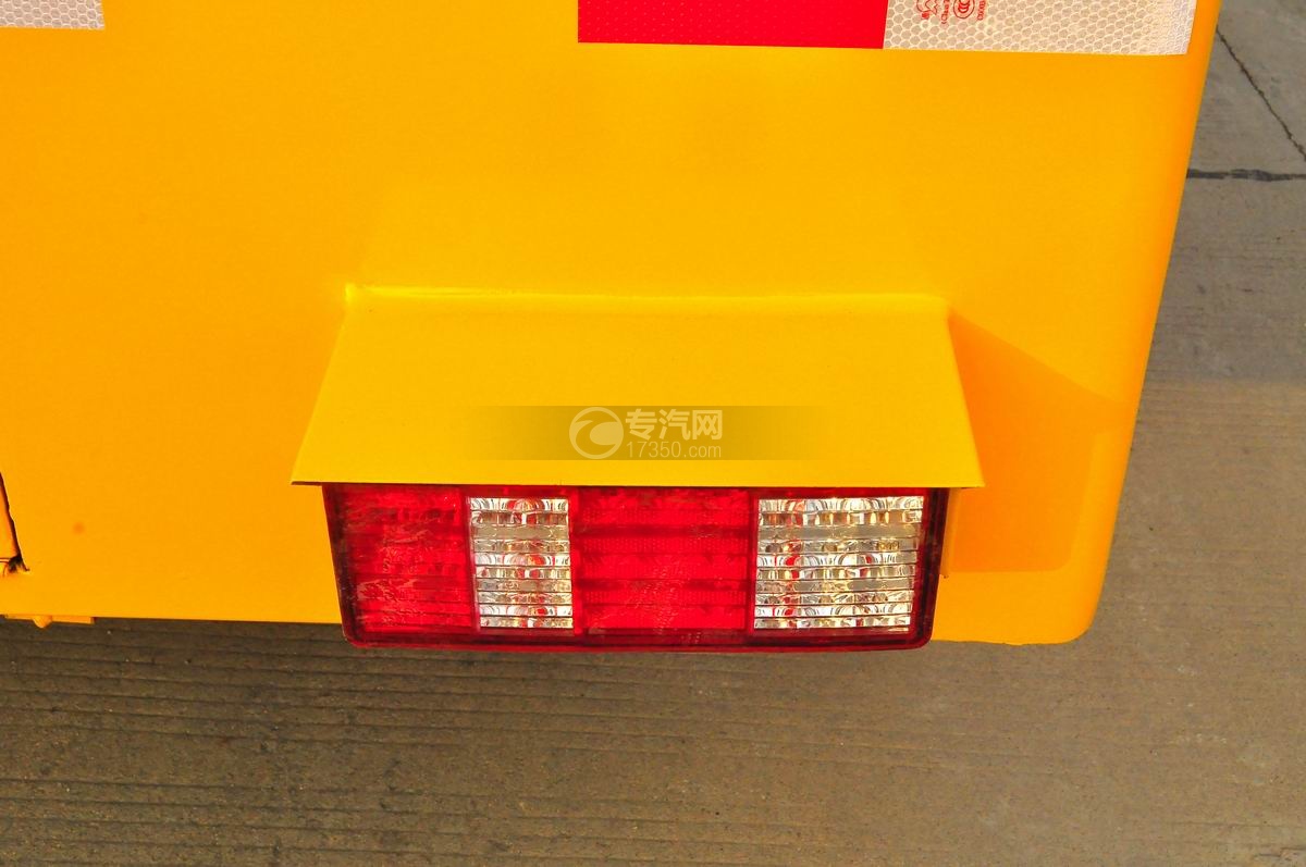 重汽王牌W1售货车（黄色）尾灯