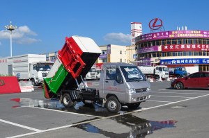 东风凯马3方自装卸式垃圾车图片