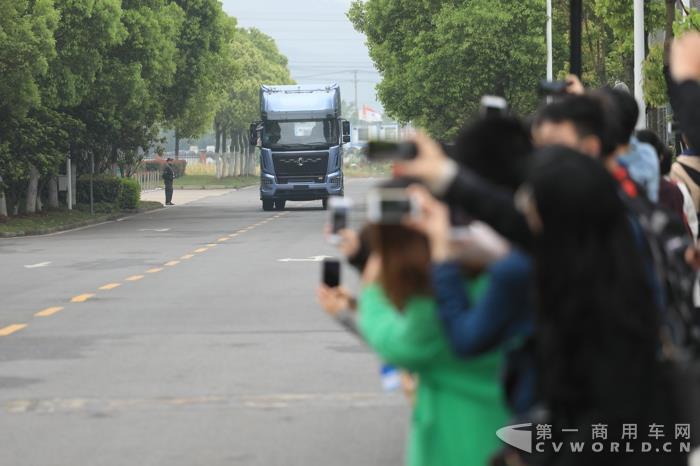 東風(fēng)商用車舉辦智能網(wǎng)聯(lián)技術(shù)論壇 L4智能卡車首次公開亮相