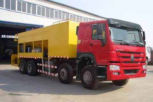 重汽豪沃前四后八稀浆封层车