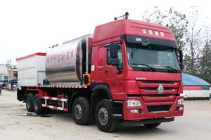 豪沃前四后八同步碎石封层车