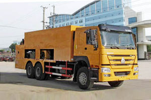 重汽豪沃后双桥稀浆封层车