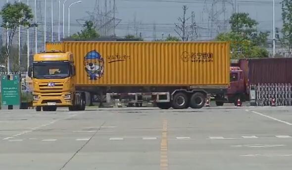 全球首輛物流無人重型卡車啟動測試