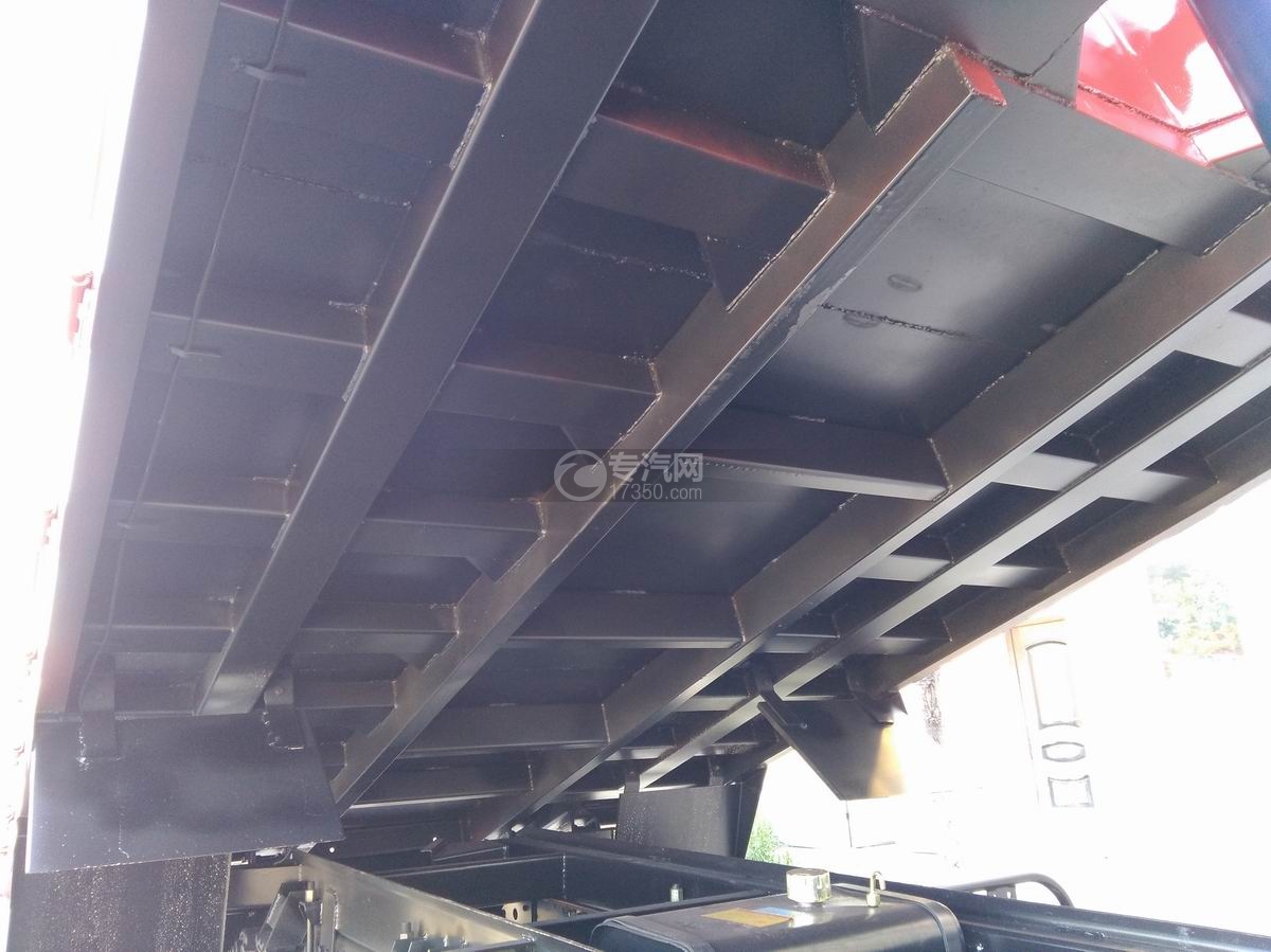 川交蓝牌单桥CJ3041D5AB自卸车车厢底部