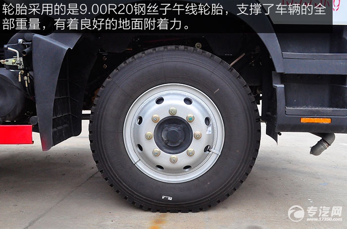 东风多利卡D9绿化喷洒车的轮胎