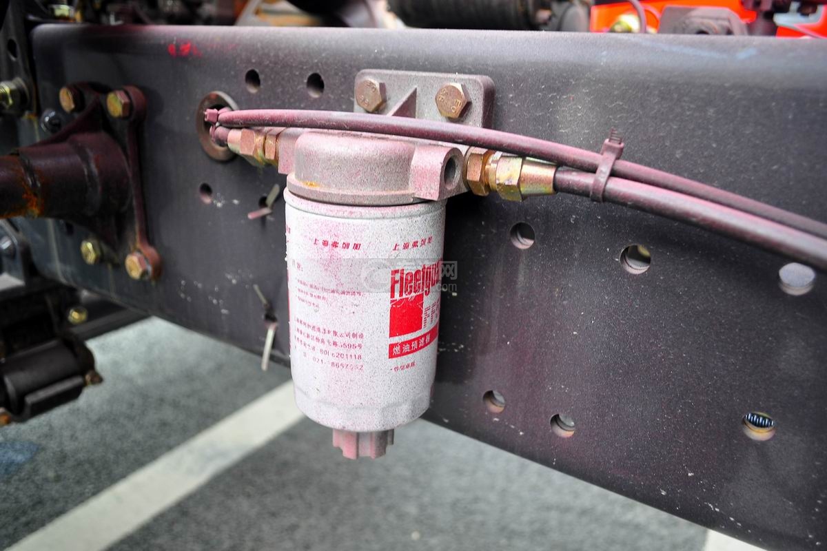 东风145消防车带水罐燃油滤清器