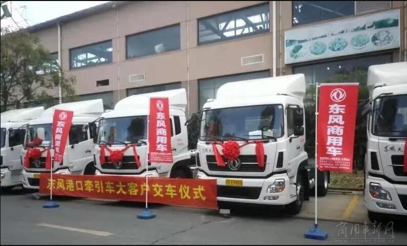 东风天龙港口车交付上海客户