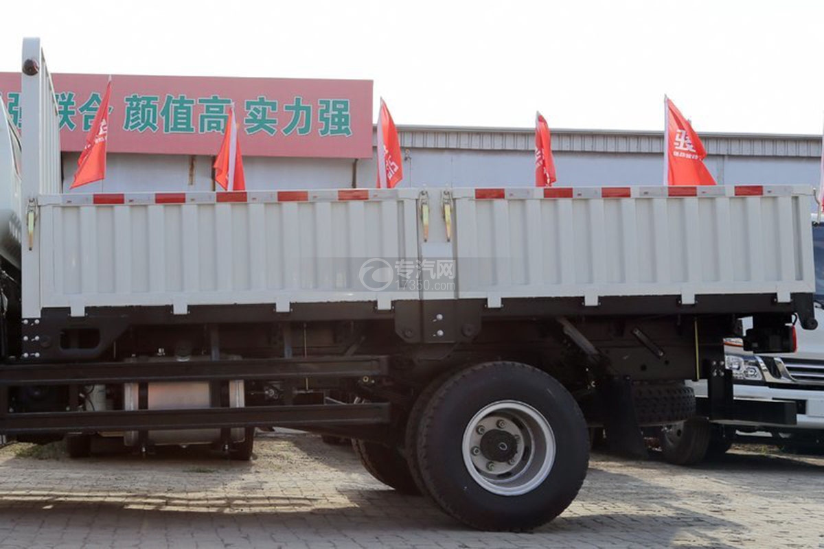 江淮骏铃E6排半3.85米载货车上装货厢