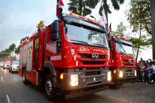 美丽中国红 中集消防车助阵多米尼加国庆阅兵仪式