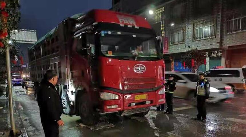 广西大化： 今年1-3月查处非法超载货车21辆
