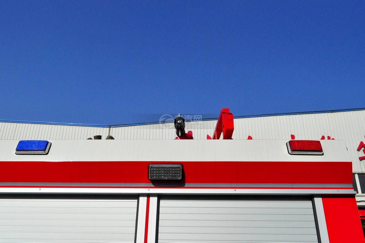 五十铃双排座ELF水罐消防车外观细节