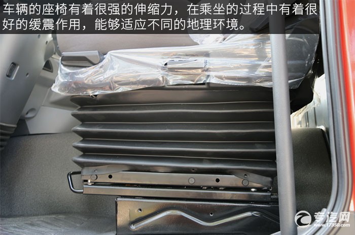 福田欧曼GTL 6系厢式货车评测之驾驶室座椅细节