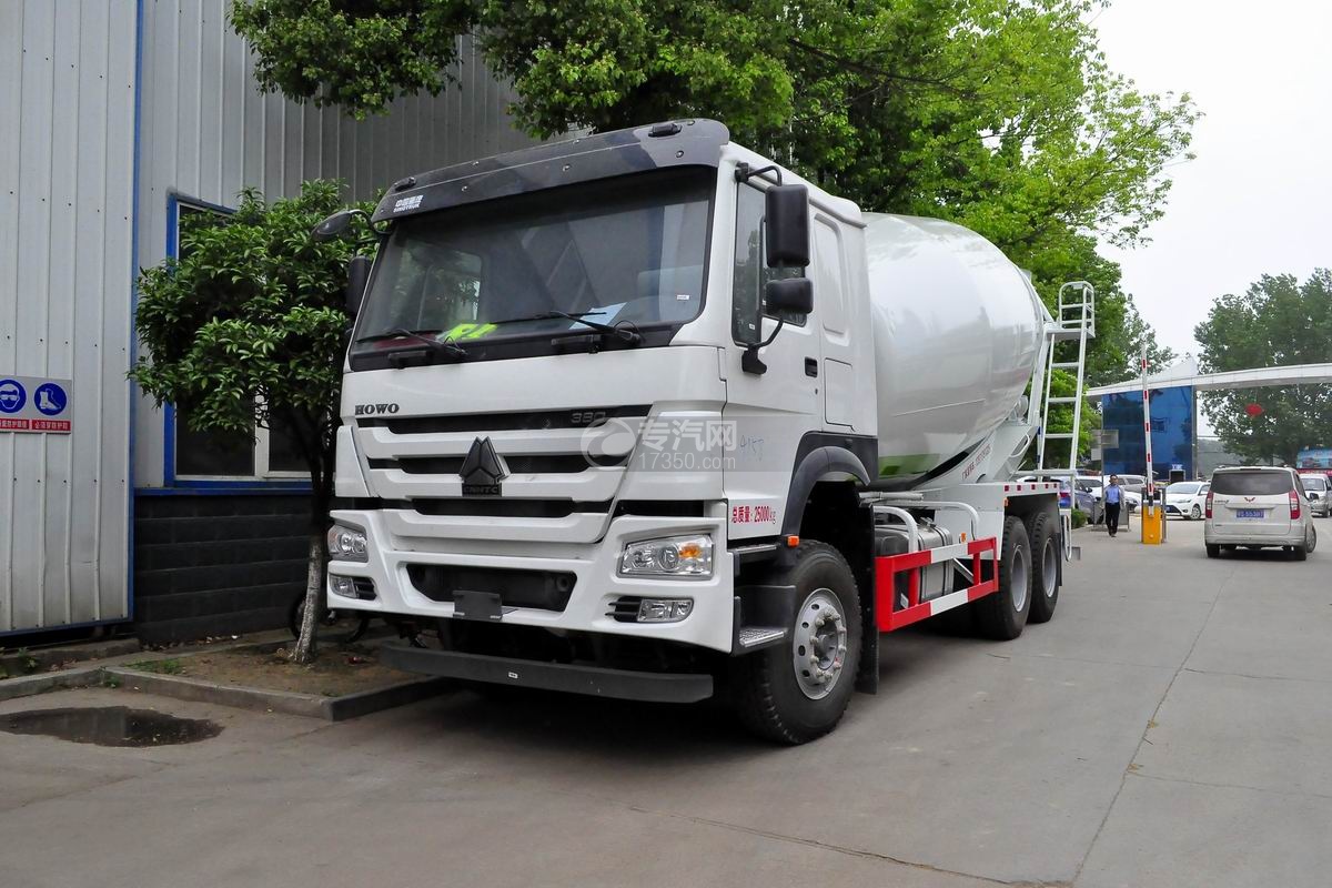 重汽豪沃后双桥搅拌车