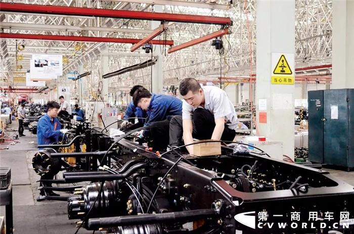 生产重卡底盘2400辆 陕汽大同专用车五月产量破纪录