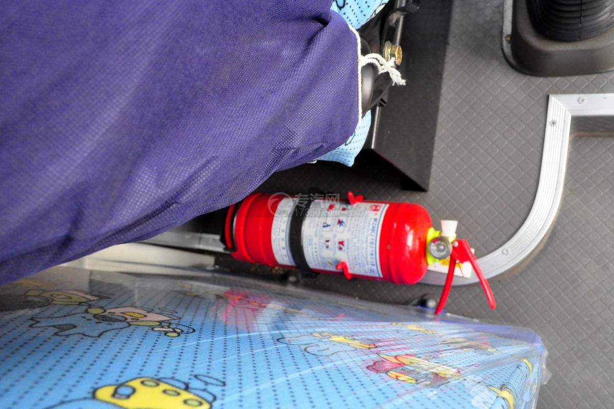 金龙海格19座幼儿专用校车驾驶室灭火装置