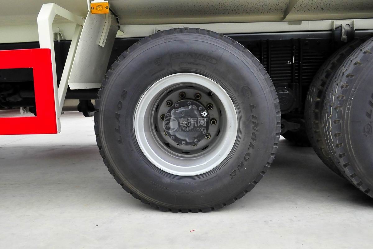 红岩杰狮M500前四后八粉粒物料运输车轮胎