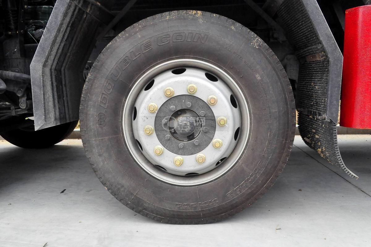 解放龙V小三轴18.3方加油车轮胎