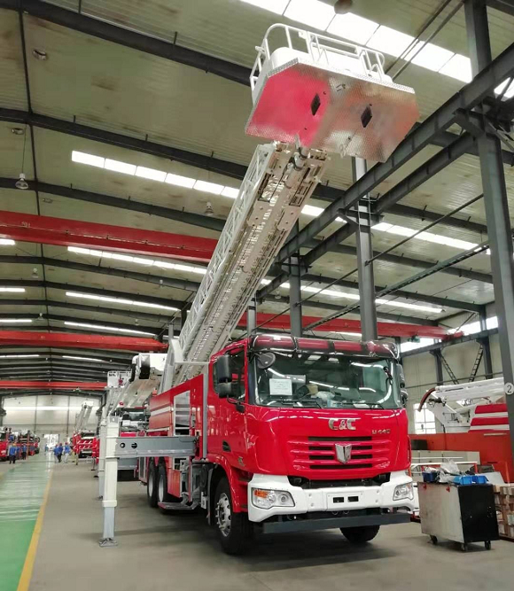 中集联合卡车32米多功能云梯消防车成功下线