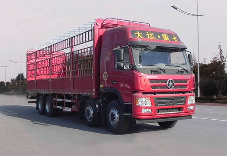 大运牌前四后八96米仓栅式运输车