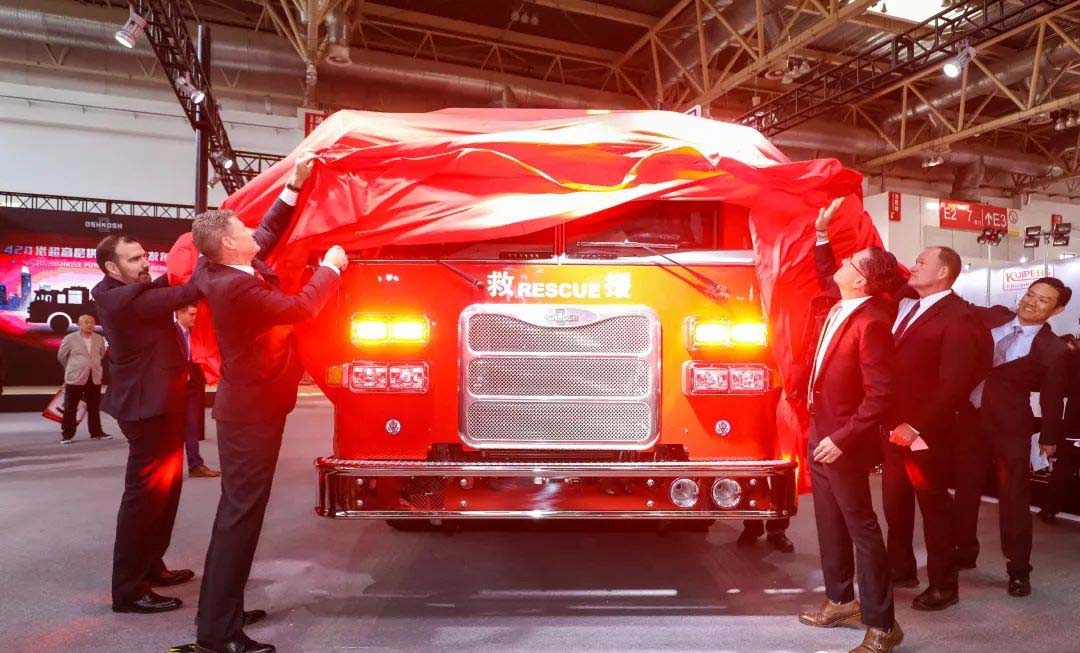 豪士科420米超高层供水消防车亮相2019中国消防展